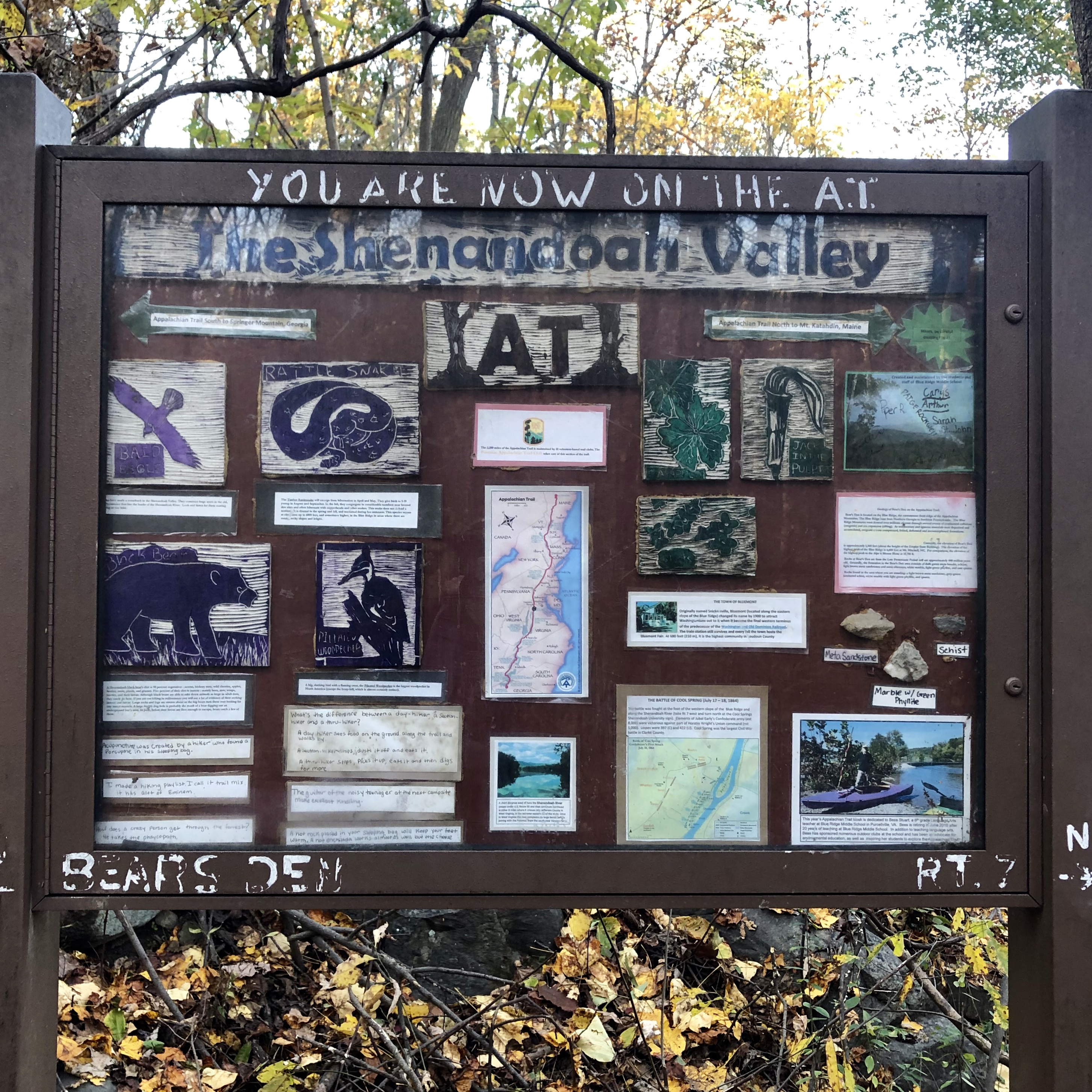 Sign at intersection of Bears Den connector trail and Appalachian Trail. 